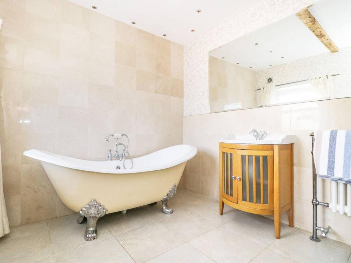 Meagill Farmhouse Hot Tub Bbq Hut Villa Otley  Exterior foto